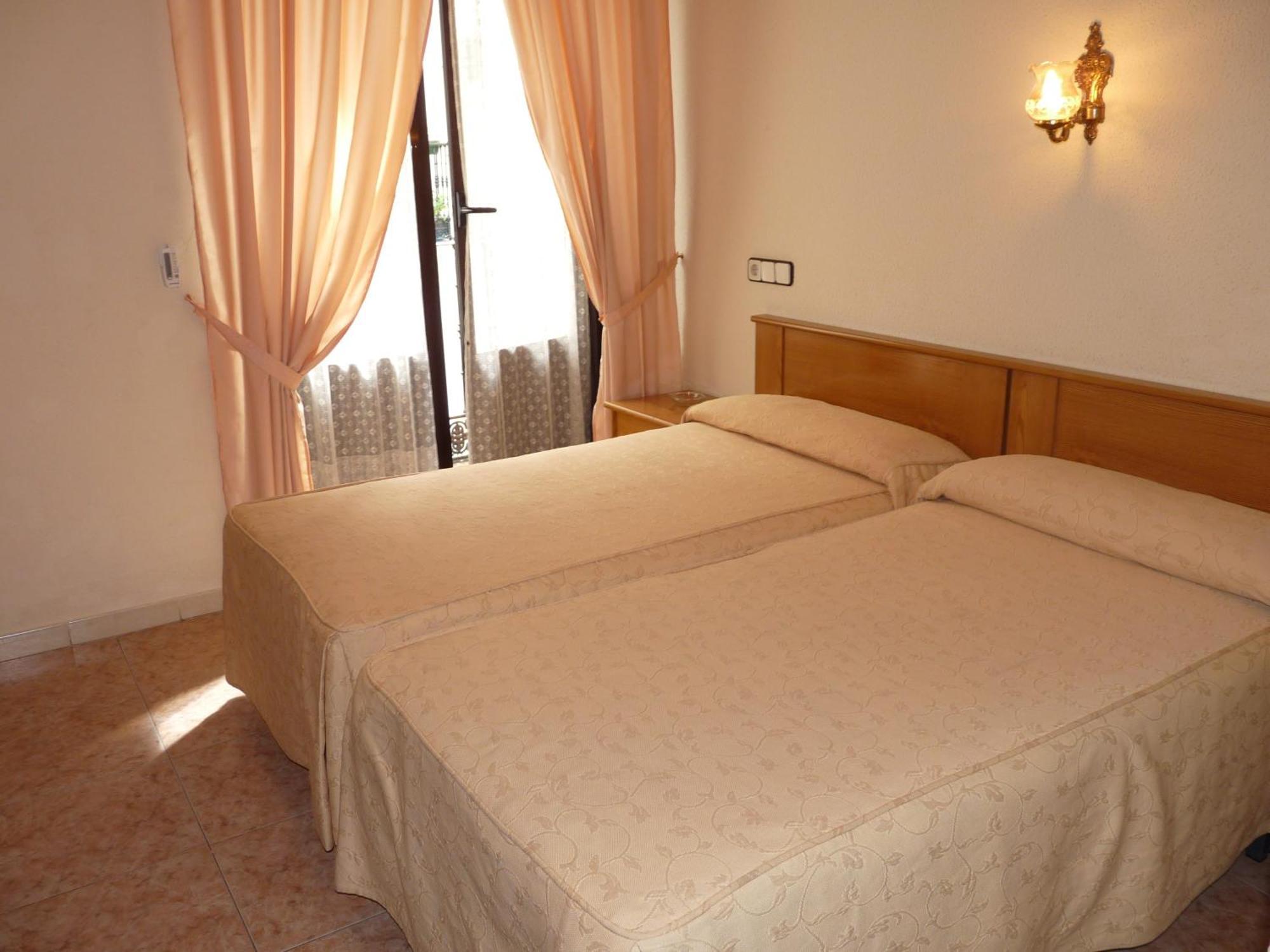 Hostal Fernandez Мадрид Экстерьер фото