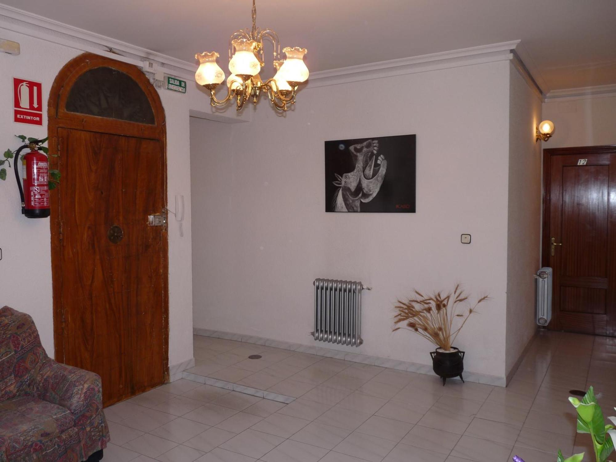 Hostal Fernandez Мадрид Экстерьер фото