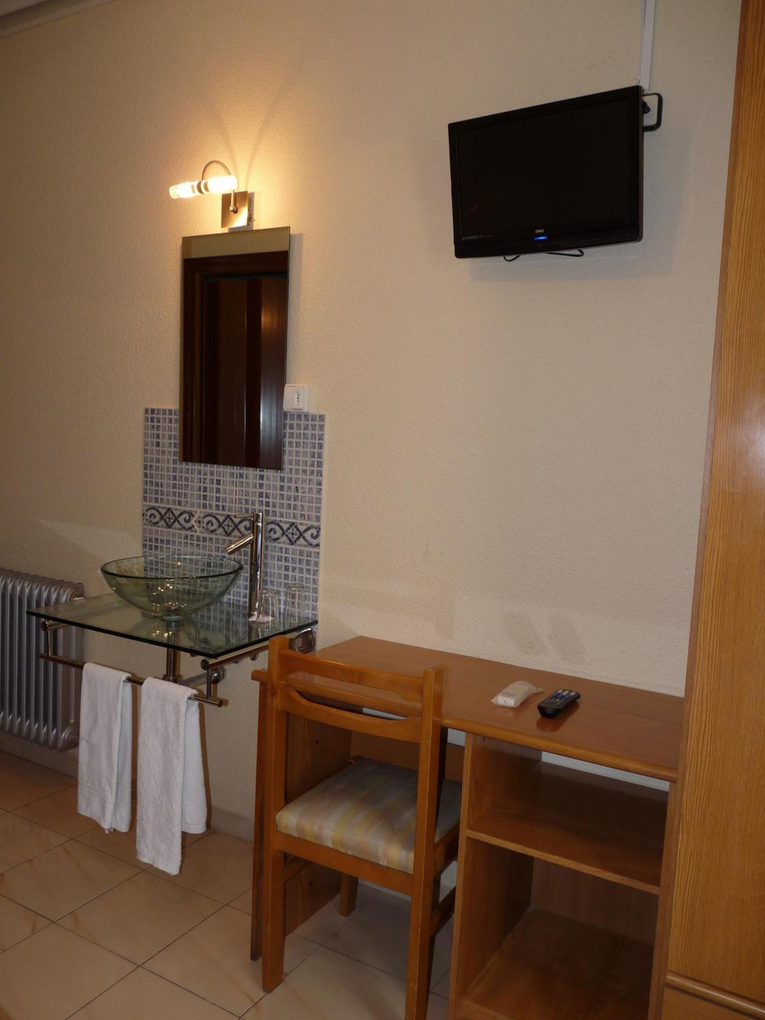 Hostal Fernandez Мадрид Экстерьер фото