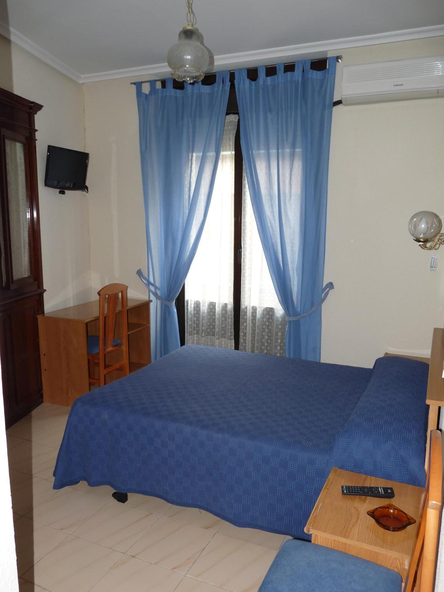 Hostal Fernandez Мадрид Экстерьер фото