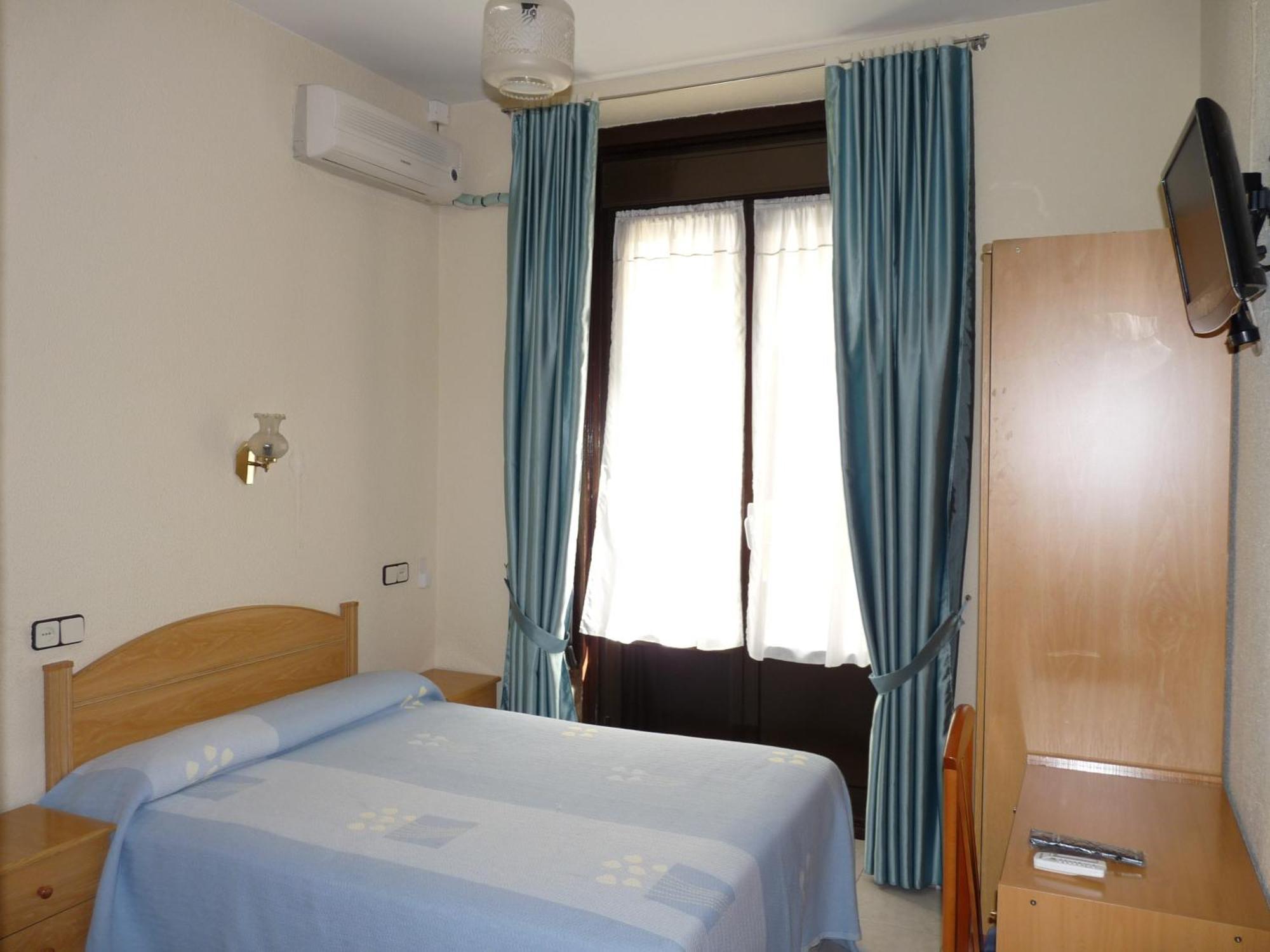 Hostal Fernandez Мадрид Экстерьер фото