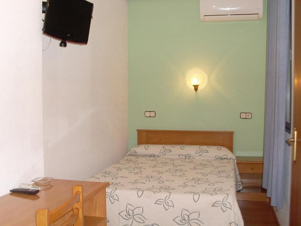 Hostal Fernandez Мадрид Экстерьер фото